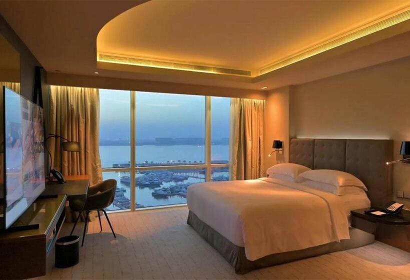 سوئیت کلاب, The Art Hotel & Resort