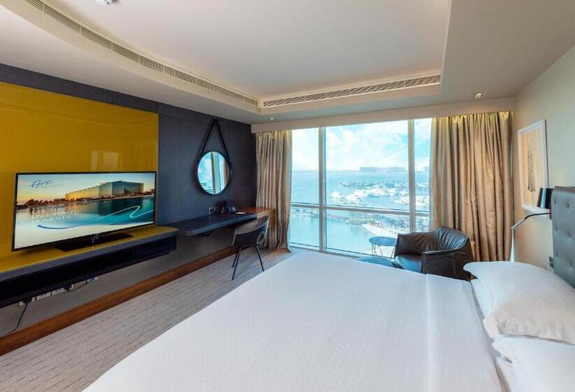 سوییت, The Art Hotel & Resort