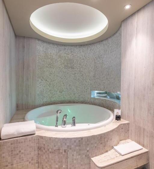 سوییت, The Art Hotel & Resort