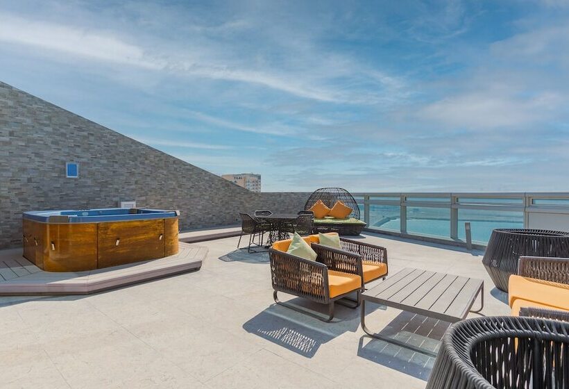 سوئیت رویال, The Art Hotel & Resort