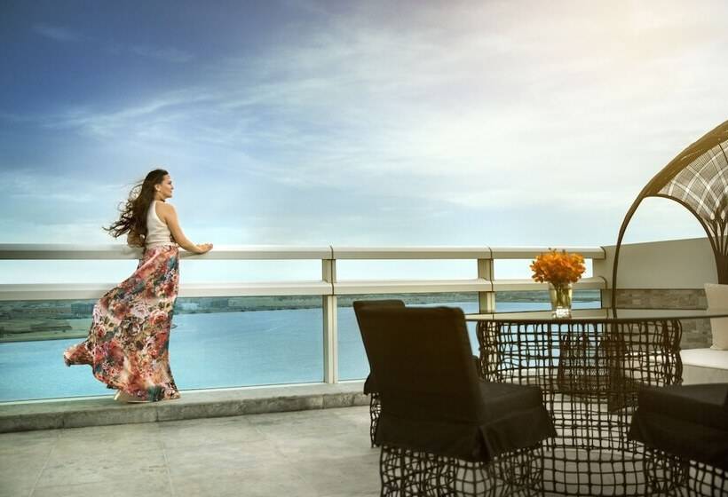 سوئیت کلاب, The Art Hotel & Resort