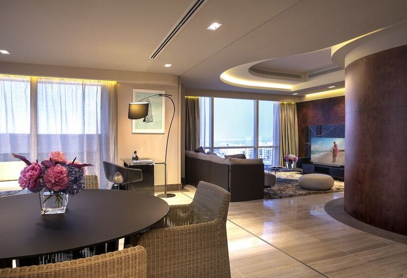 سوئیت کلاب, The Art Hotel & Resort