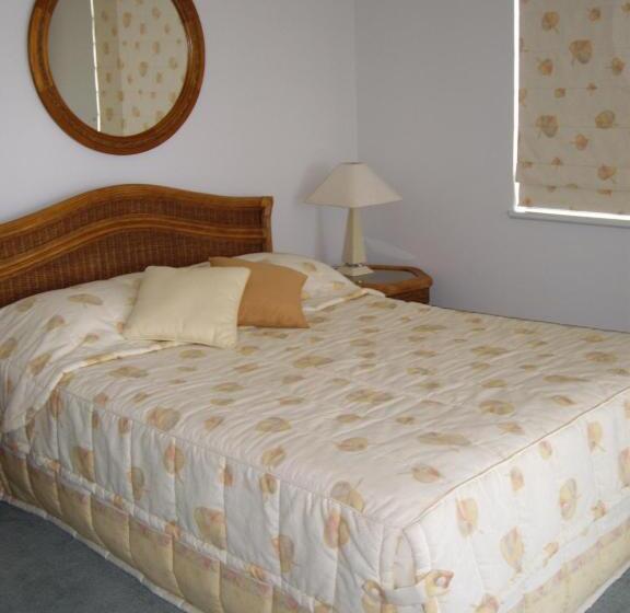 2 Bedroom Deluxe Apartment Sea View, King'S Row Holiday Apartments