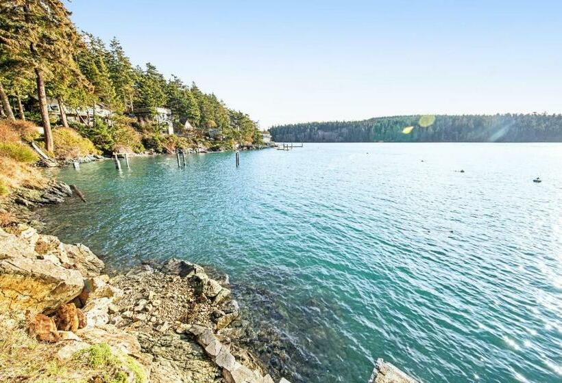 استودیوی استاندارد, Kingfisher Cove Hideaway