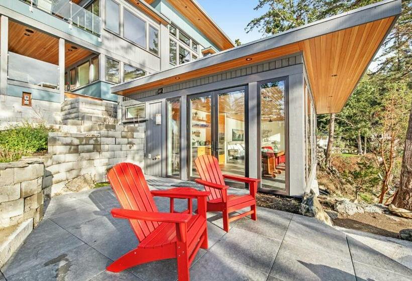 استودیوی استاندارد, Kingfisher Cove Hideaway
