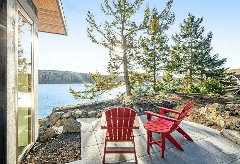 استودیوی استاندارد, Kingfisher Cove Hideaway