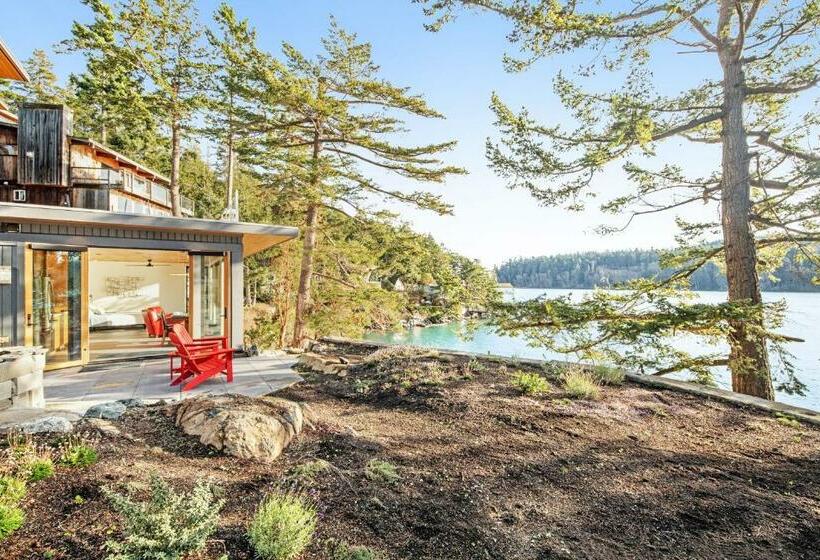 استودیوی استاندارد, Kingfisher Cove Hideaway