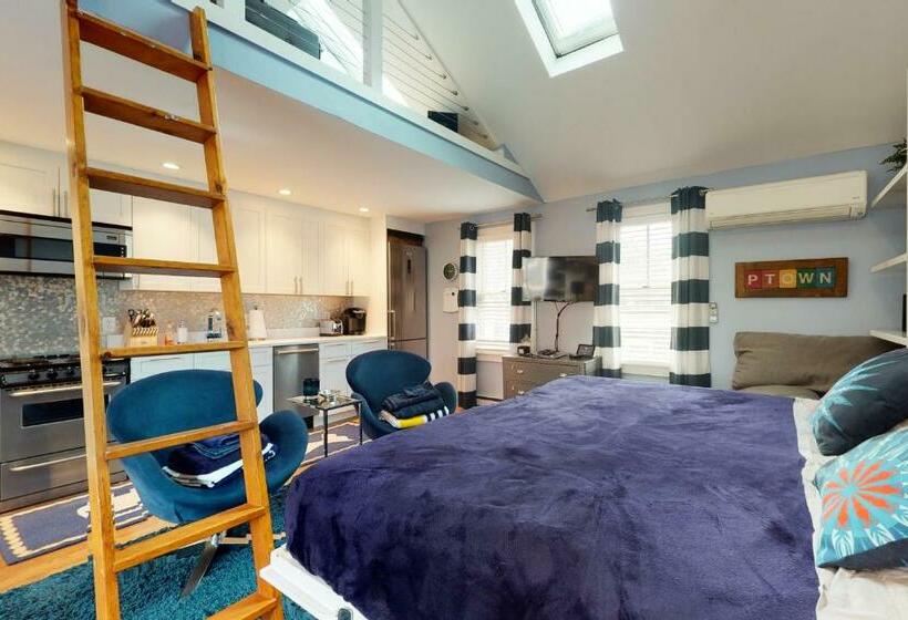 استودیوی استاندارد, Provincetown Waterfront Studio