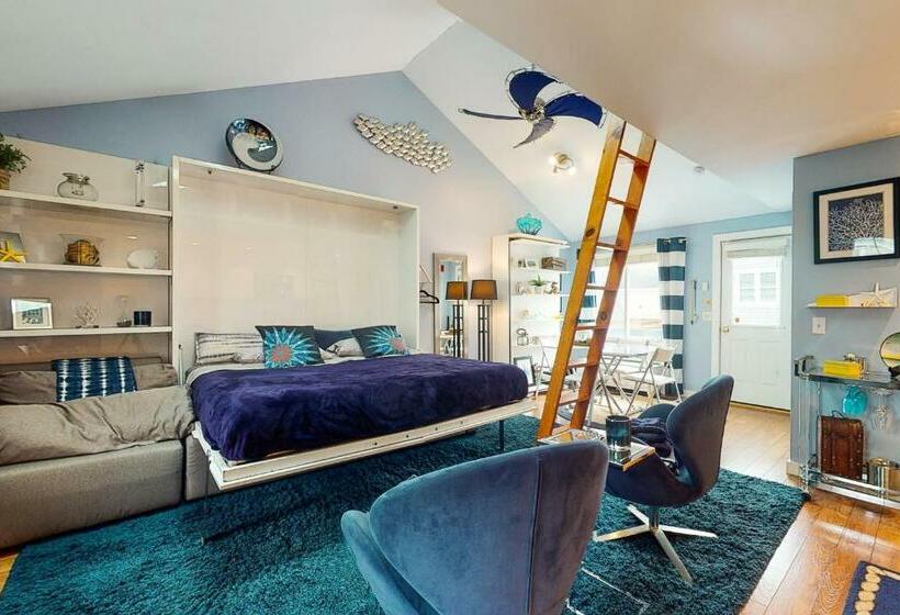 استودیوی استاندارد, Provincetown Waterfront Studio