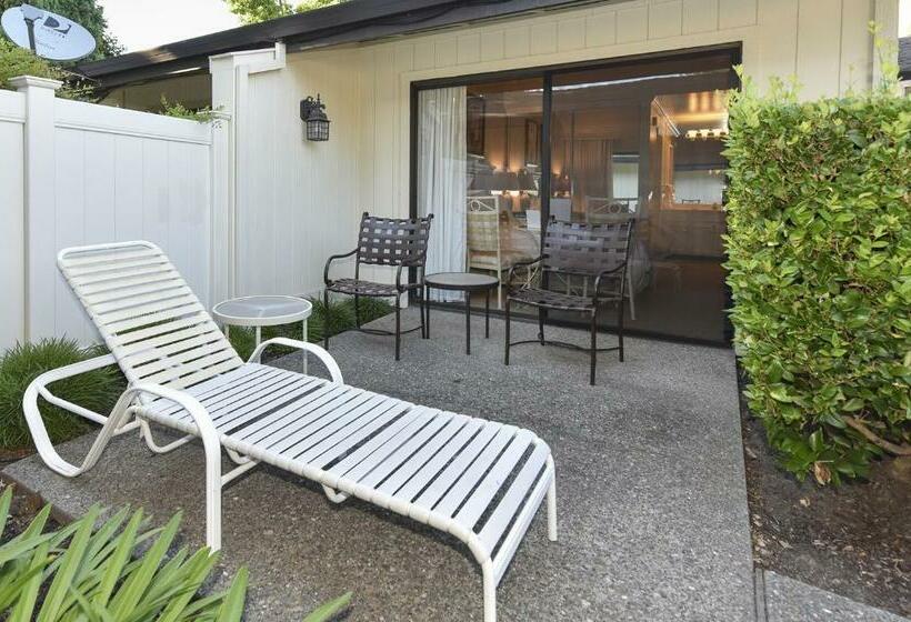 استودیوی استاندارد, 657 Cottages At Silverado Residence