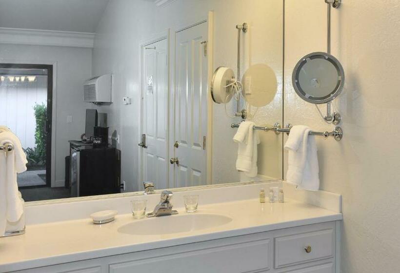 استودیوی استاندارد, 657 Cottages At Silverado Residence