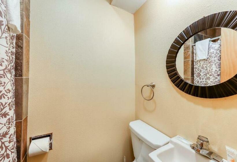 آپارتمان 3 خوابه, Grand Hollow Townhome