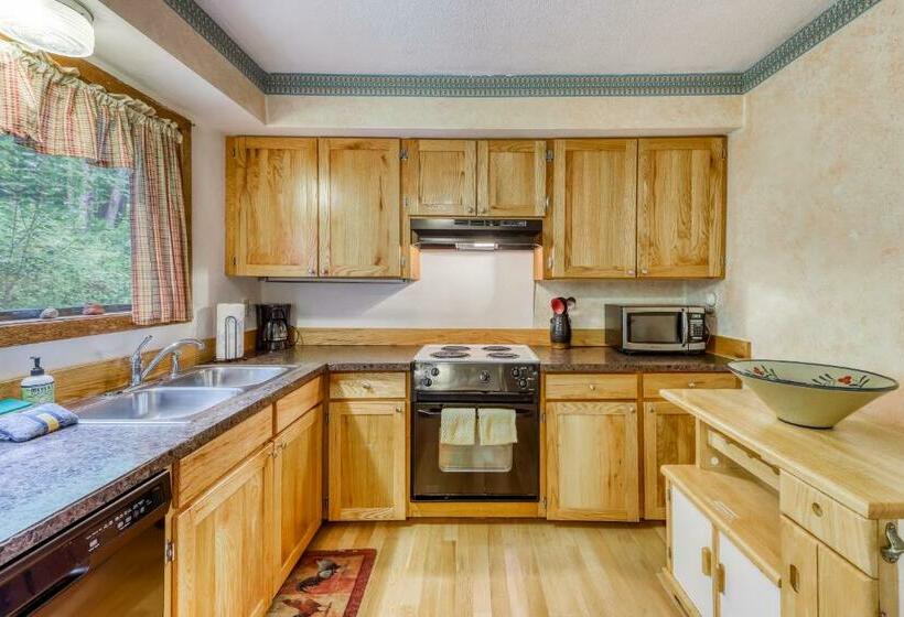 آپارتمان 3 خوابه, Grand Hollow Townhome