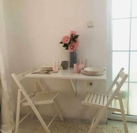 اتاق استاندارد, Apartman Indira