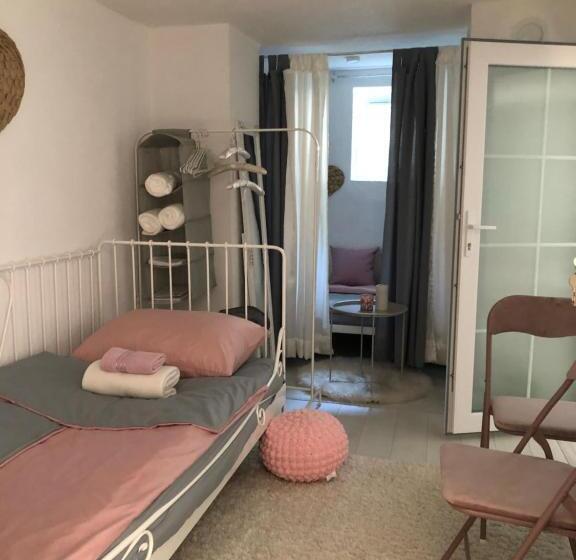 اتاق استاندارد, Apartman Indira