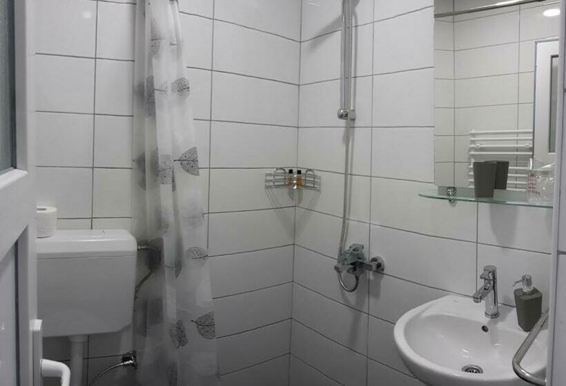 اتاق استاندارد یک نفره, Apartments&rooms Mido
