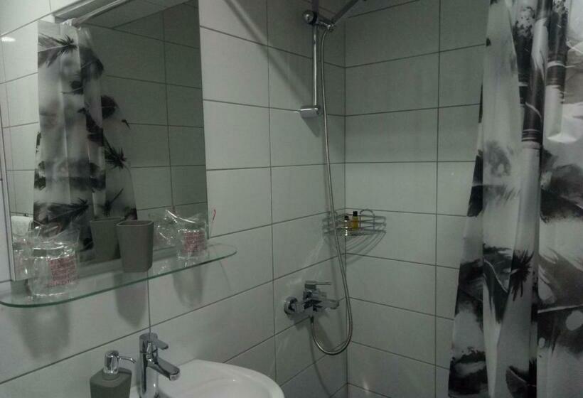 اتاق استاندارد سه نفره, Apartments&rooms Mido
