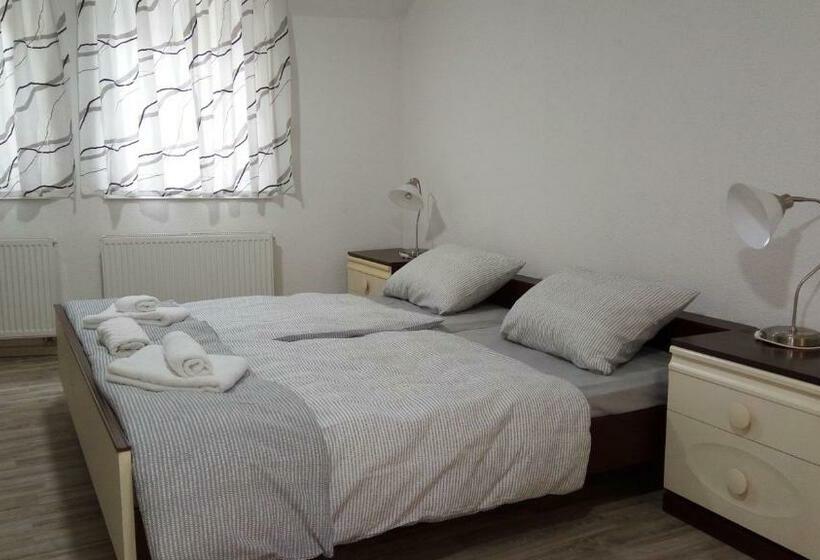 اتاق استاندارد سه نفره, Apartments&rooms Mido