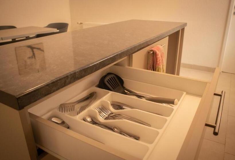 اتاق استاندارد سه نفره, Apartments&rooms Mido