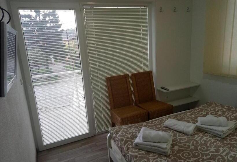اتاق لوکس با بالکن, Apartments&rooms Mido