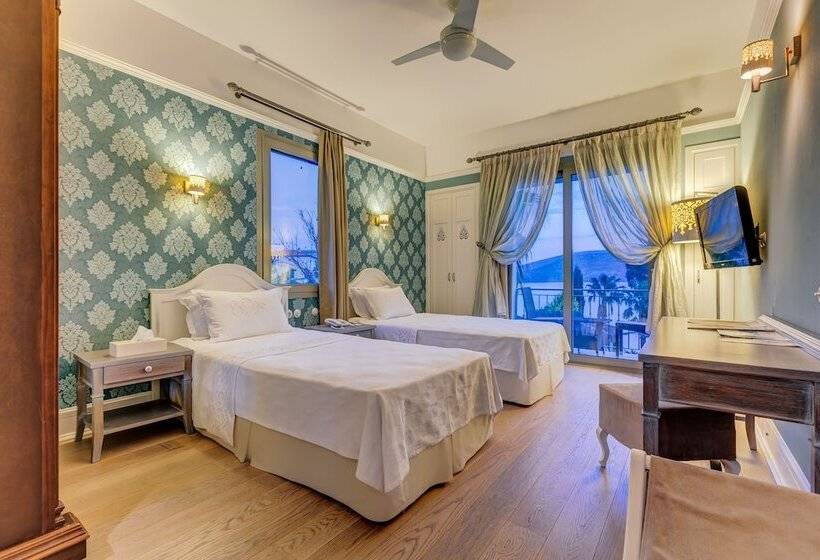 اتاق لوکس با بالکن, Antmare