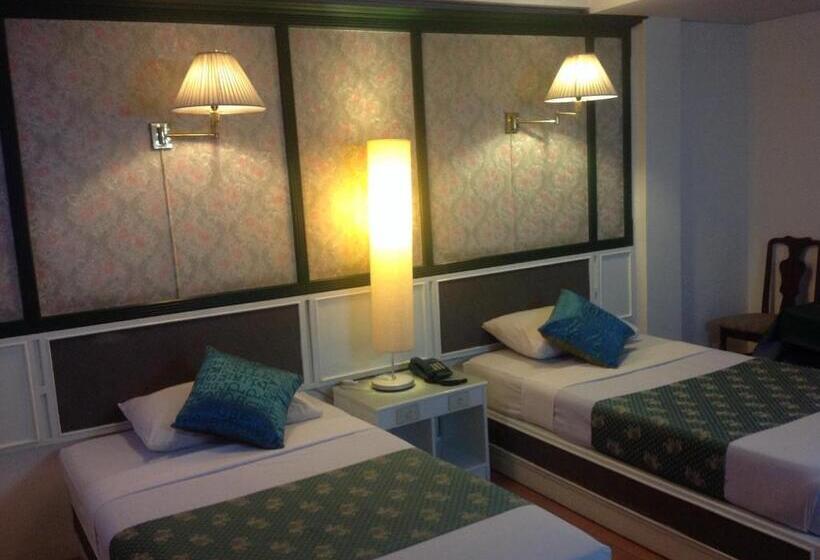 Deluxe Room, Highway