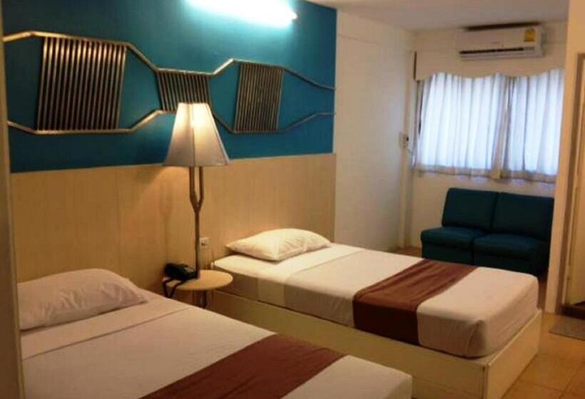 Deluxe Room, Highway