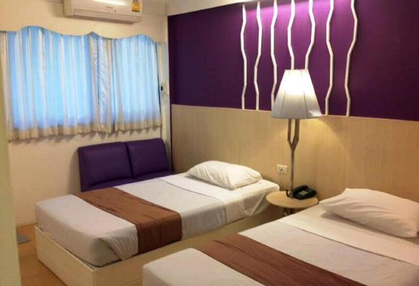 Deluxe Room, Highway