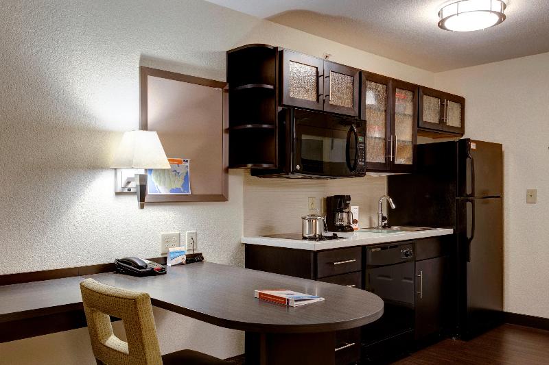 اتاق استاندارد با تخت بزرگ برای معلولان, Hilton Garden Inn Louisville Downtown