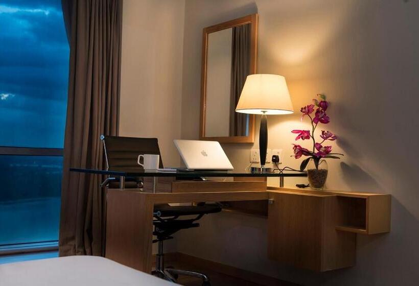 اتاق لوکس یک تخته, Kingwood Hotel Sibu