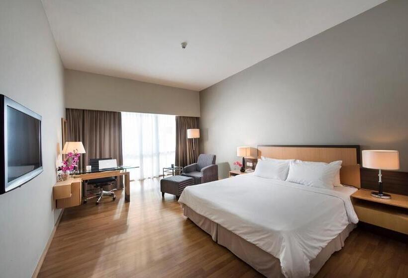 اتاق لوکس با تخت بزرگ, Kingwood Hotel Sibu