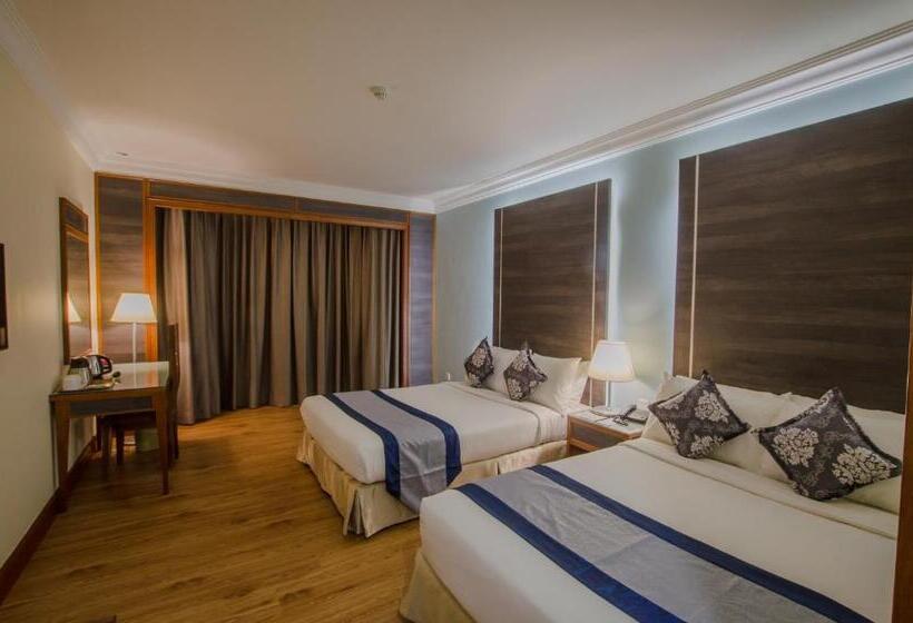 اتاق لوکس چهار تخته, Kingwood Hotel Sibu