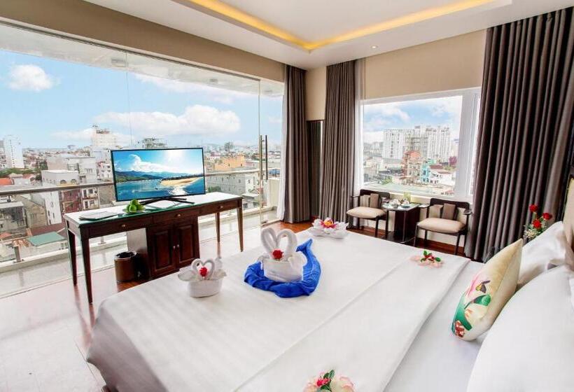 Suite with Balcony, Thanh Lich Hue