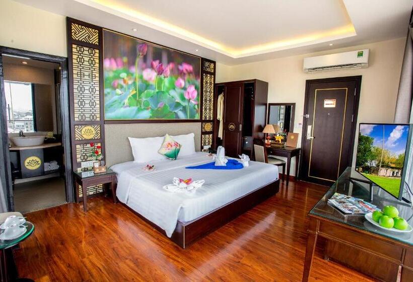 Suite with Balcony, Thanh Lich Hue