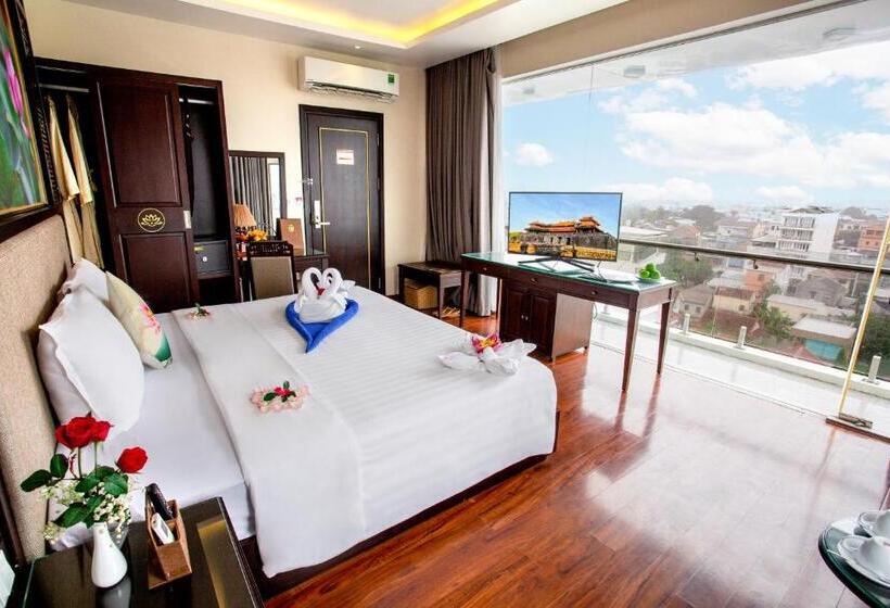 Suite with Balcony, Thanh Lich Hue