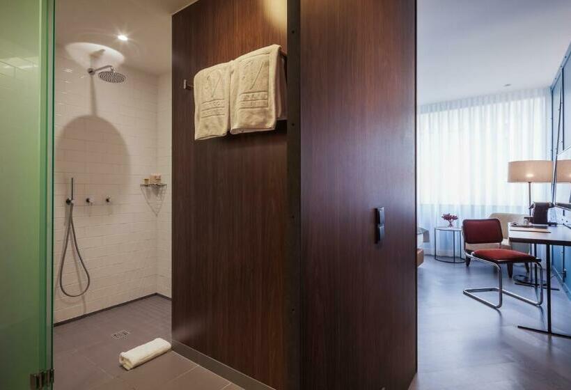 Basic Triple Occupancy Room, Vincci Porto