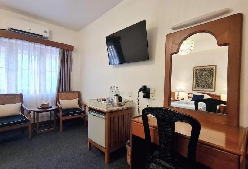 اتاق استاندارد سه نفره, Winner Inn