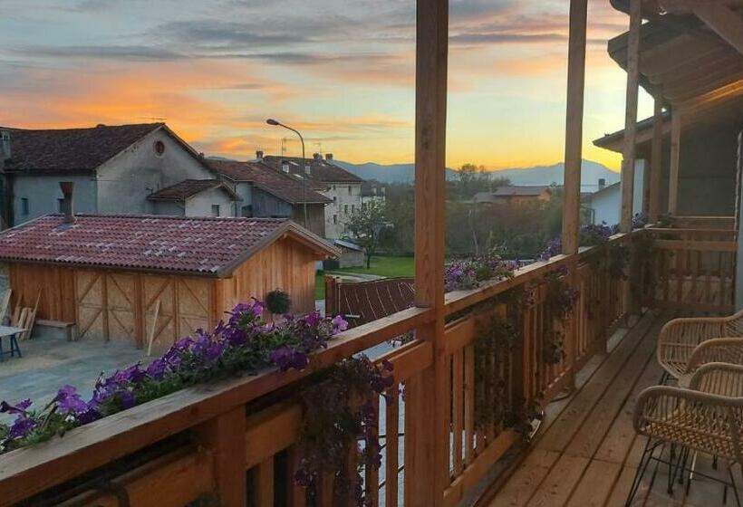 سوئیت با بالکن, Corte Varola B&b Zia Marisa