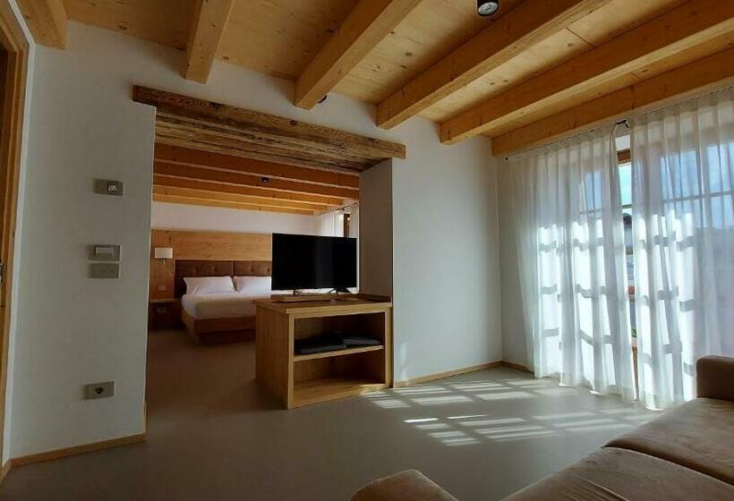 سوئیت با بالکن, Corte Varola B&b Zia Marisa