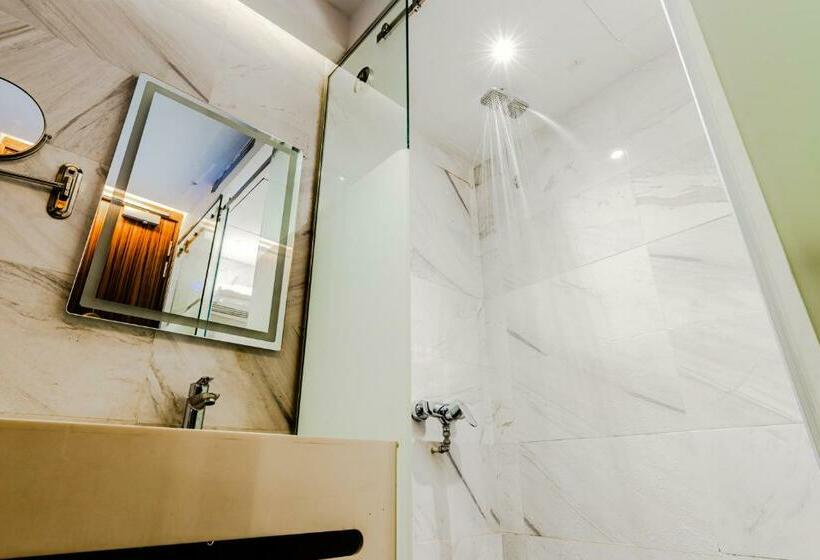استودیوی استاندارد, D Nova Hotel Bugis