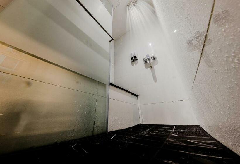 استودیو استاندارد با بالکن, D Nova Hotel Bugis