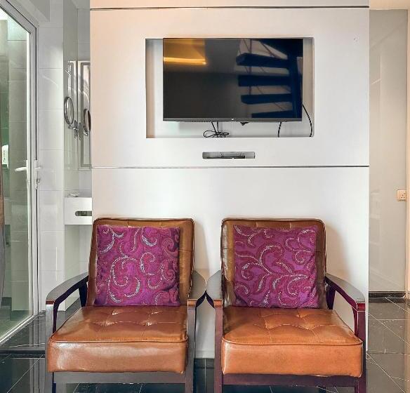 استودیو استاندارد با بالکن, D Nova Hotel Bugis