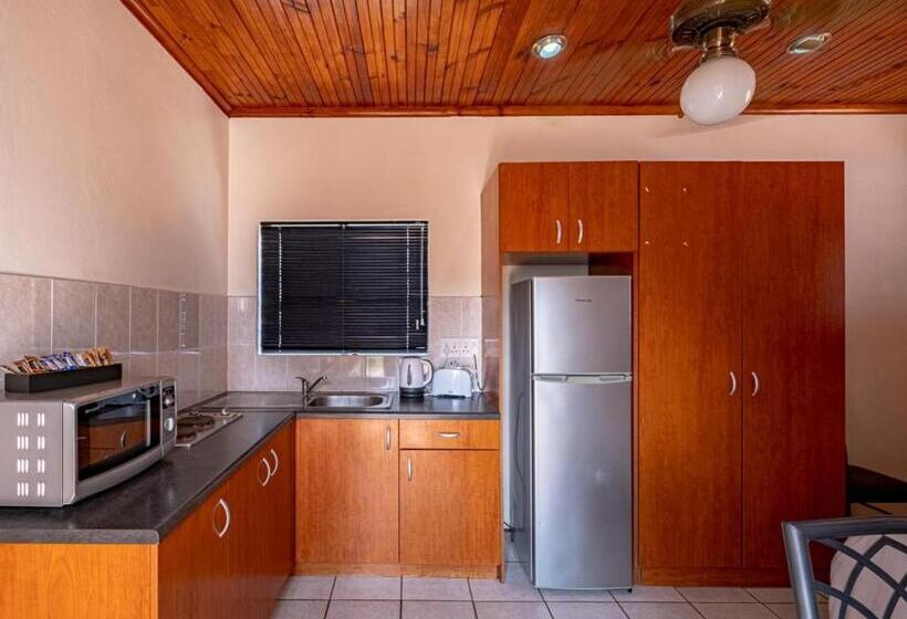 اتاق خانوادگی, 5 Third Avenue Guesthouse