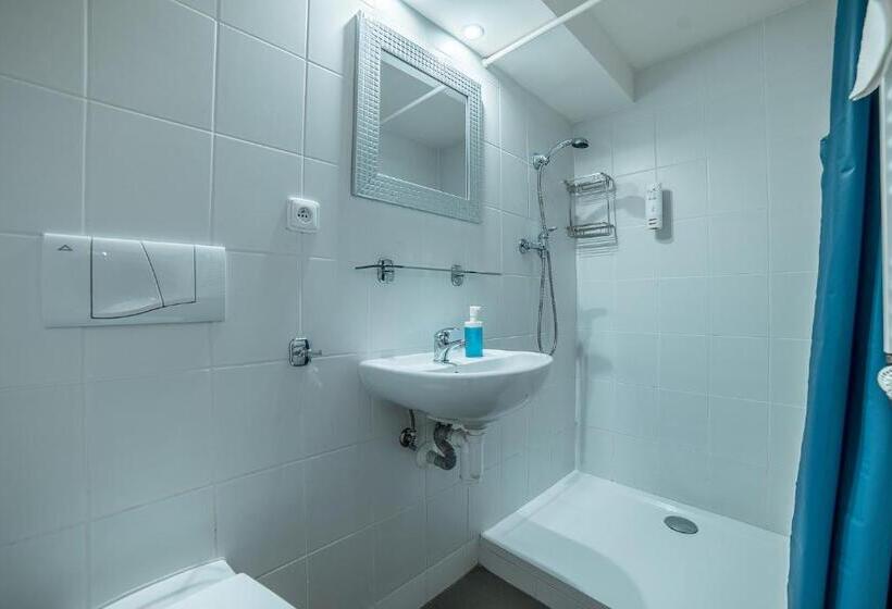 استودیوی استاندارد, Antonio Residence