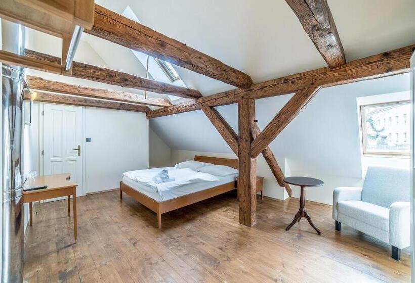 استودیوی استاندارد, Antonio Residence