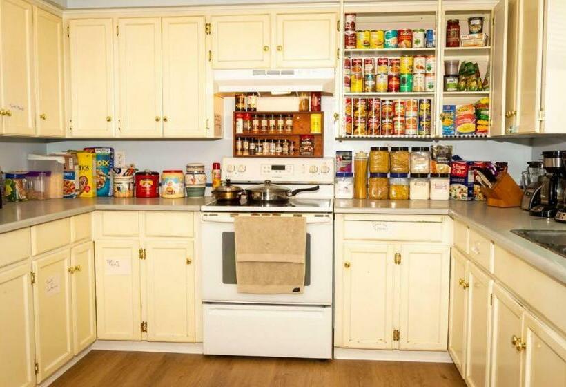 اتاق استاندارد با سرویس بهداشتی مشترک, Comfy Sleep With Breakfast