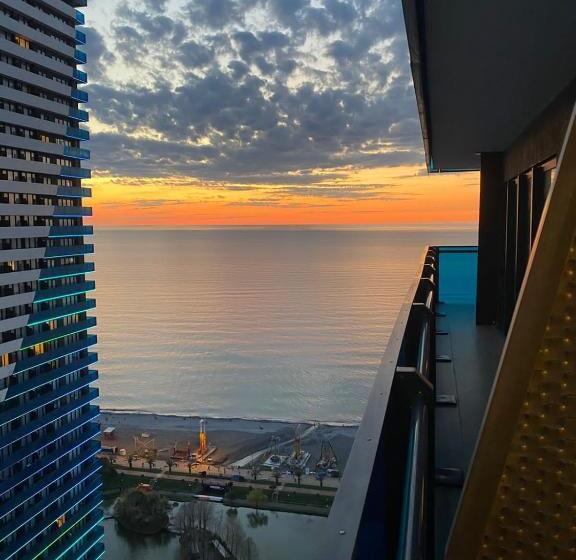Deluxe Suite Sea View, Orbi City Apartments