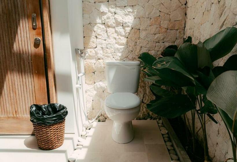 اتاق لوکس, Sanjula Uluwatu