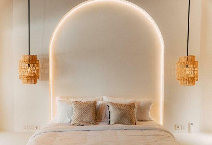 اتاق لوکس, Sanjula Uluwatu