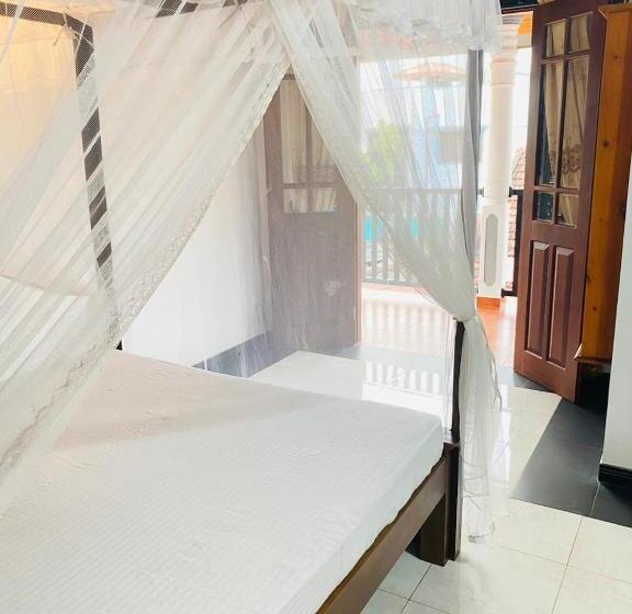 اتاق استاندارد با بالکن, White Villa